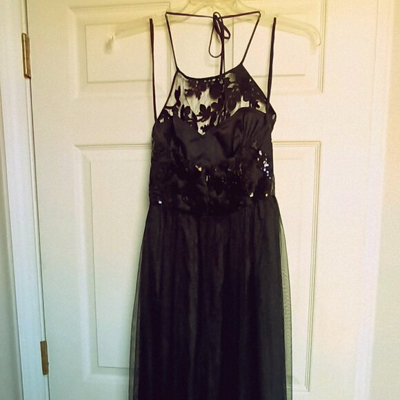 Amsale Black Halter Evening Gown / Prom / Formal / Bridesmaid  Size 6  VCG - Picture 2 of 4